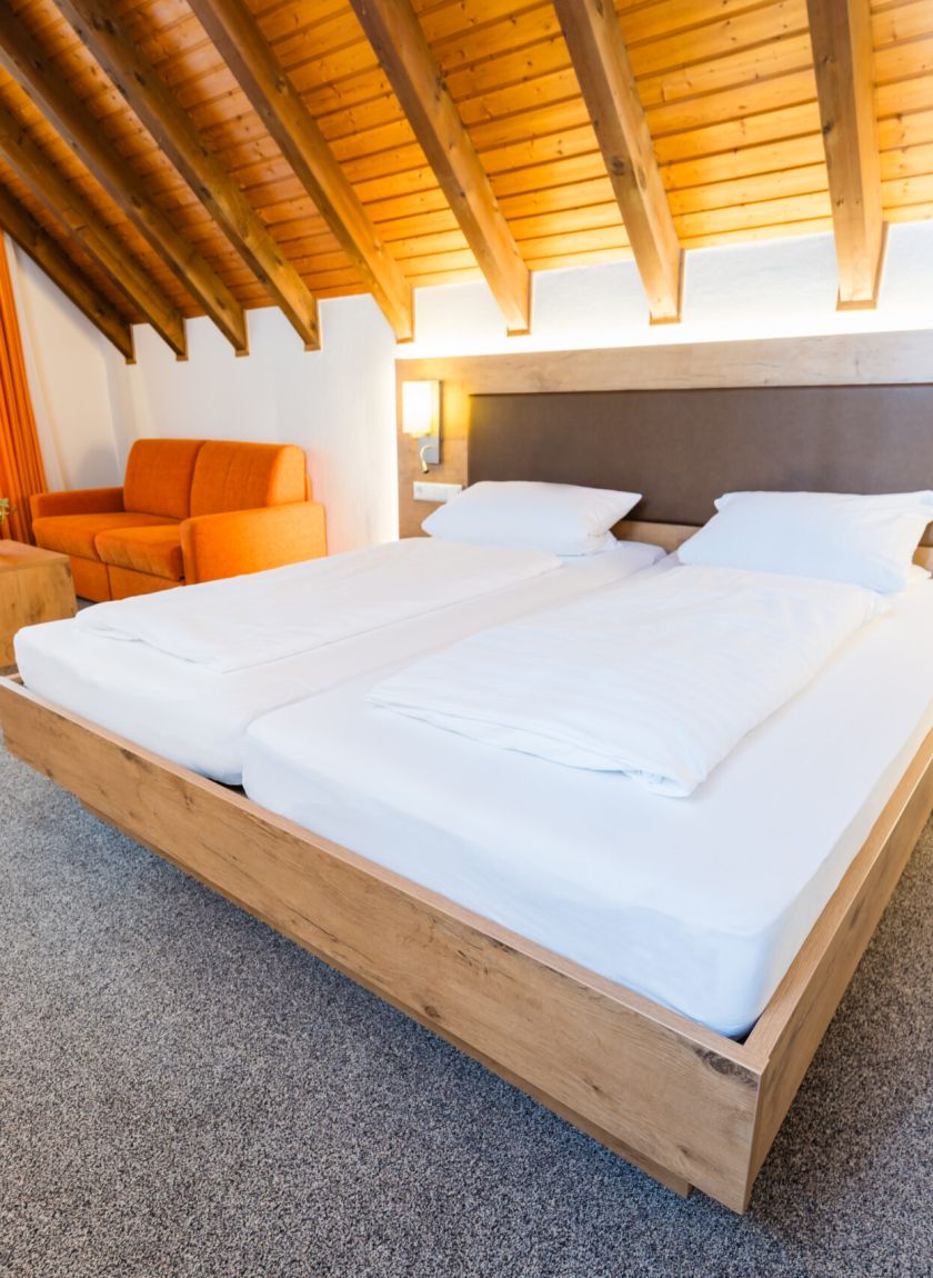 Zimmer mit Bett